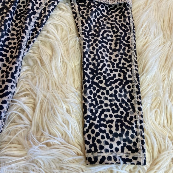 Wonder under - special edition dance - fits like a 6 - Picture 3 of 7